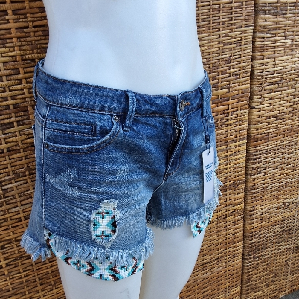 Tractr Blu Beaded Denim Shorts 28 NWT - Picture 3 of 16